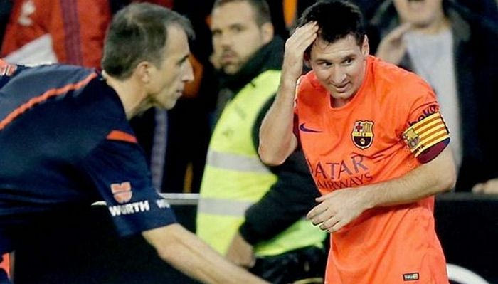 Δια βίου αποκλεισμός στον οπαδό που χτύπησε τον Μέσι (VIDEO)