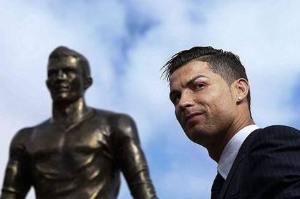 Αποτυχία το άγαλμα του Ρονάλντο (PHOTOS)