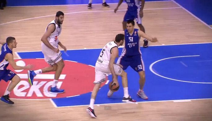 Τρομερό κάρφωμα από Κρις Ράιτ, απίστευτη ασίστ από Ρούντι Φερνάντεθ (VIDEOS)