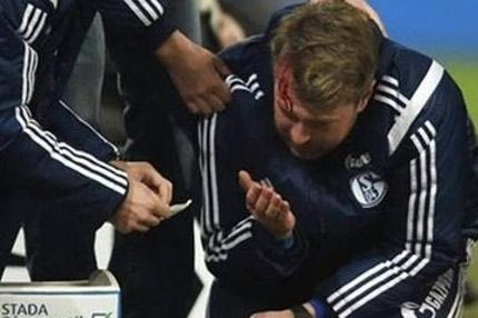 Σκηνή σοκ στο Σάλκε-Κολωνία (VIDEO)