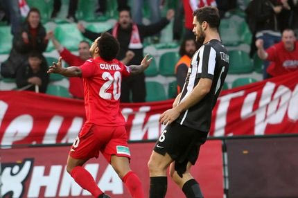 Η επαρχία και οι χαιρετούρες στα επίσημα