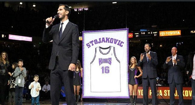 Αποσύρθηκε η φανέλα του Στογιάκοβιτς στους Κινγκς