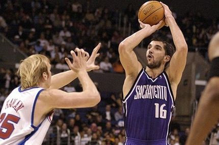 Τα απίστευτα καλάθια του Πέτζα Στογιάκοβιτς: Peja for three (VIDEO)