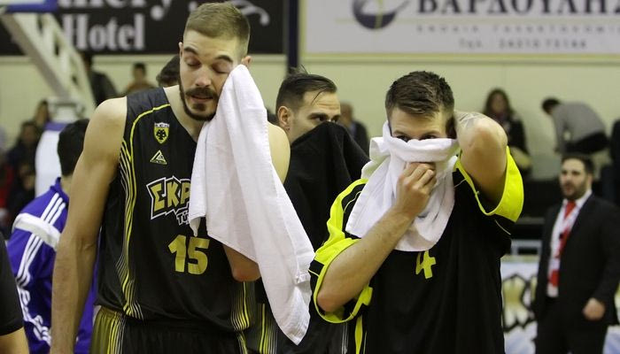 Ένταση και χημικά στα Τρίκαλα