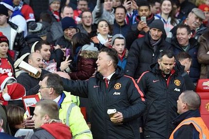 Εβγαλε στη σέντρα τους επιθετικούς του ο φαν Χάαλ