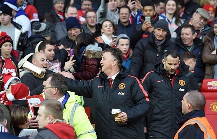 Εβγαλε στη σέντρα τους επιθετικούς του ο φαν Χάαλ