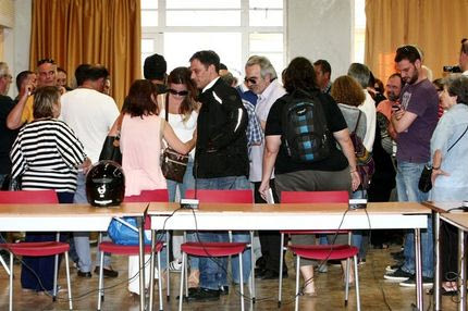 ΜΑΤ και διακοπή στη Νέα Φιλαδέλφεια!