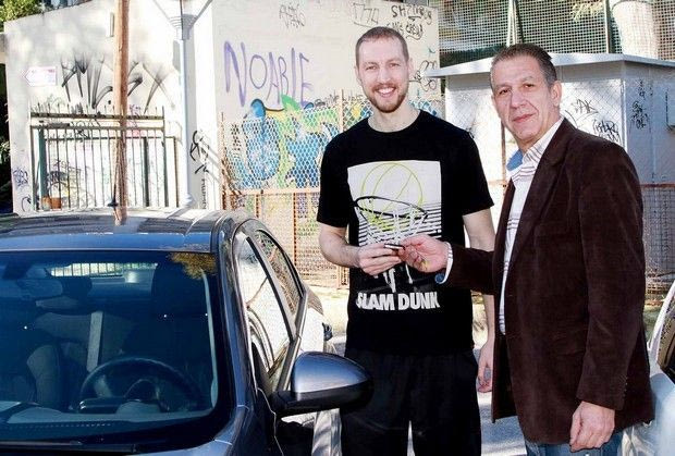 Ευχές με μια… συνεργασία