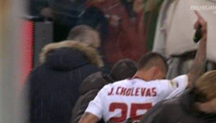 Ασεμνες χειρονομίες του εκνευρισμένου Χολέμπας στους οπαδούς της Τζένοα (VIDEOS)