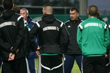 Αναστασίου στους ποδοσφαιριστές: “Γιατί αργούμε να ξυπνήσουμε;”