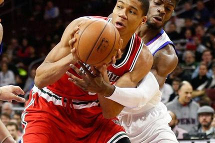 Τους κάρφωσε… στη μούρη (VIDEO)