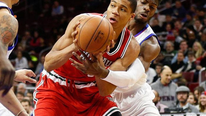 Τους κάρφωσε… στη μούρη (VIDEO)