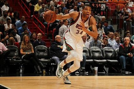 Και στο Top-10 των ασίστ ο Αντετοκούνμπο (VIDEO)