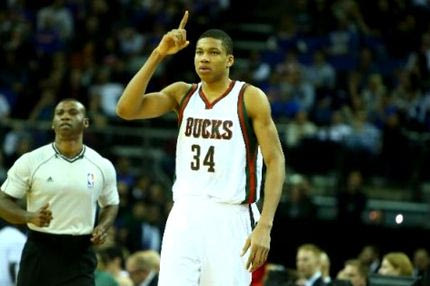 “Πέταξε” ο Αντετοκούνμπο, απογειώθηκαν οι Μπακς (VIDEOS)