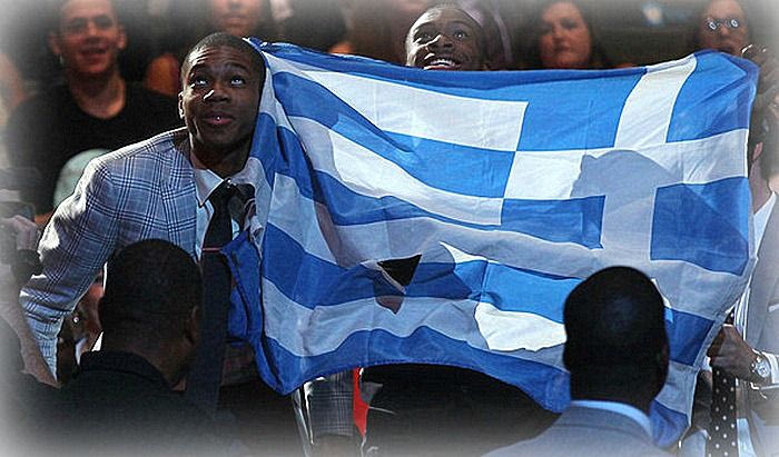 Κάρφωμα πάνω από χρυσαυγίτη