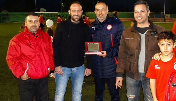 O Μαυρογενίδης επισκέφθηκε τη σχολή του Ολυμπιακού στον Ασπρόπυργο (PHOTOS)