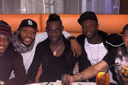 Το Σάββατο άρρωστος, την Κυριακή βόλτα ο Μπαλοτέλι (PHOTO)