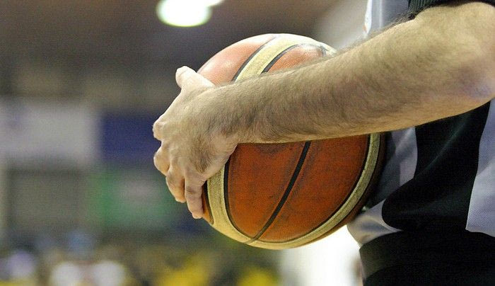 Ξύλο στο κλειστό του Βόλου