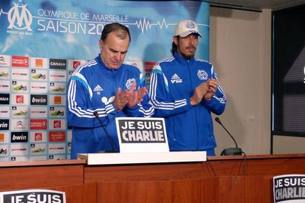 Ενός λεπτού χειροκρότημα για τα θύματα στη Γαλλία ο Μπιέλσα (VIDEO)