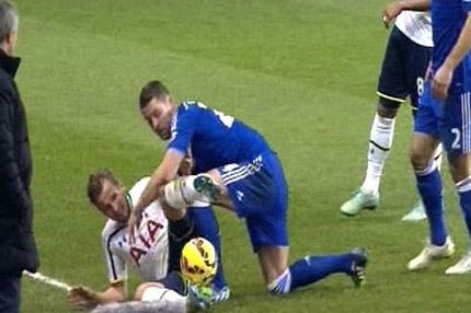 Το εγκληματικό χτύπημα του Κέιχιλ στον Κέιν (VIDEO)