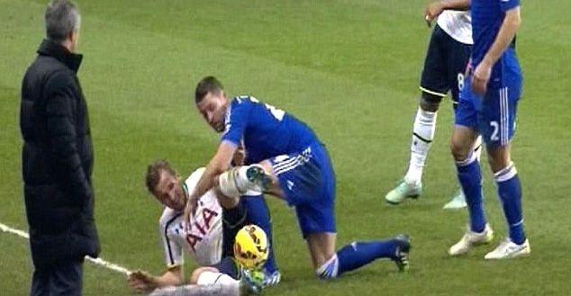 Το εγκληματικό χτύπημα του Κέιχιλ στον Κέιν (VIDEO)