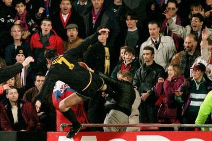 Αν ο Καντονά κλωτσούσε τον οπαδό της Κρίσταλ Πάλας και υπήρχε twitter (PHOTOS & VIDEOS)