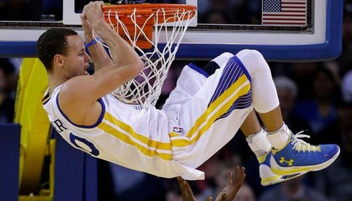 Κάρφωμα από τον Κάρι, δεν το πίστεψε ούτε ο ίδιος (VIDEO)