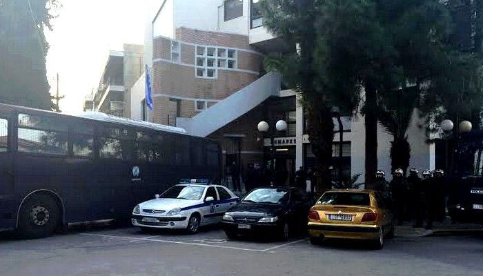 H διαμαρτυρία στη Δεκελείας