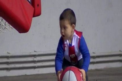 O Σπανούλης junior καρφώνει! (VIDEO)