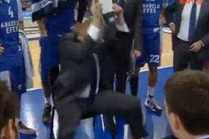 Κατσάδα στους παίκτες από τον έξαλλο Ίβκοβιτς (VIDEO)
