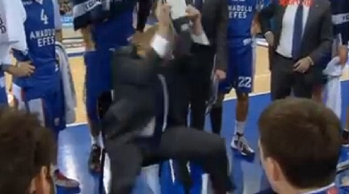 Κατσάδα στους παίκτες από τον έξαλλο Ίβκοβιτς (VIDEO)