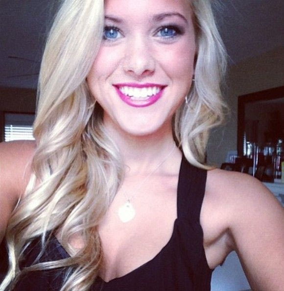 Φοιτητής κέρδισε το στοίχημα και μαζί και την γυναίκα του Στάουσκας! (PHOTOS)