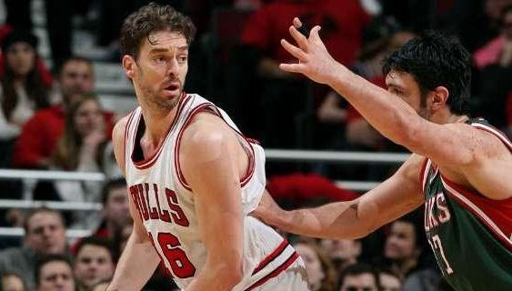 Θεατής ο Giannis στο ρεσιτάλ καριέρας του Γκασόλ