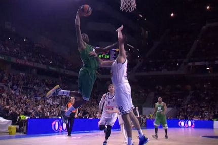 Ο Γκιστ κάρφωσε στα… μούτρα του Μπουρούση (VIDEO)