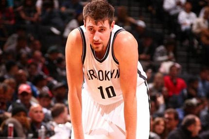 Ο Καράσεφ σε ξενοδοχείο με τρεις στρίπερς