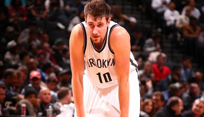 Ο Καράσεφ σε ξενοδοχείο με τρεις στρίπερς