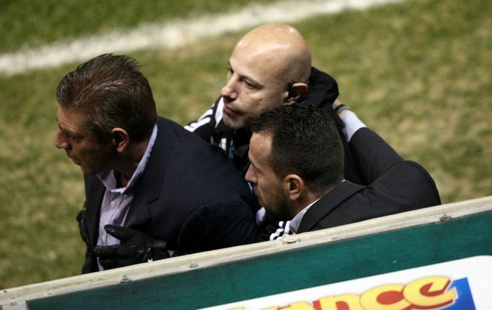 Ένταση στη Λεωφόρο στην ανάπαυλα