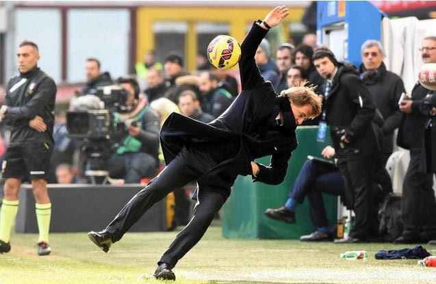 Δέχτηκε την μπάλα στο πρόσωπο και έπεσε… νοκ άουτ ο Μαντσίνι (VIDEO)