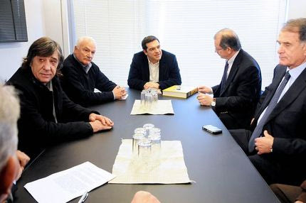 Συνθήματα, πανό και… Ευελπίδων