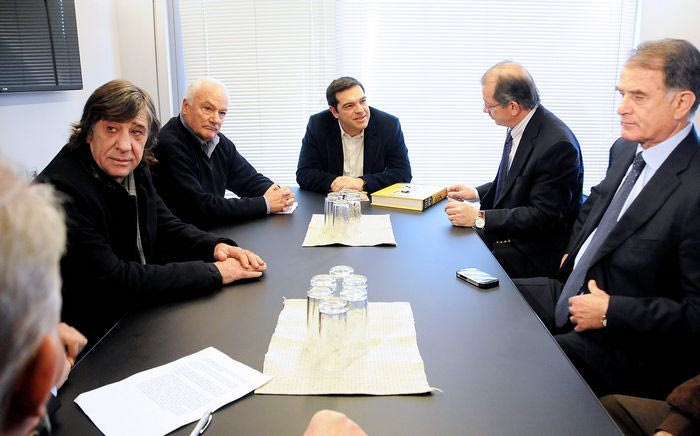 Συνθήματα, πανό και… Ευελπίδων