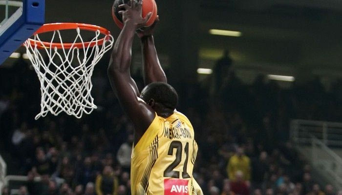 Στο νοσοκομείο με αφυδάτωση ο Μενσά Μπονσού