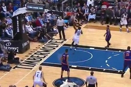 Το χαμένο κάρφωμα που έγινε… ασίστ (VIDEO)