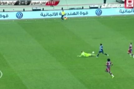 Διπλό τάκλιν του Νόιερ έξω από την περιοχή (VIDEOS)