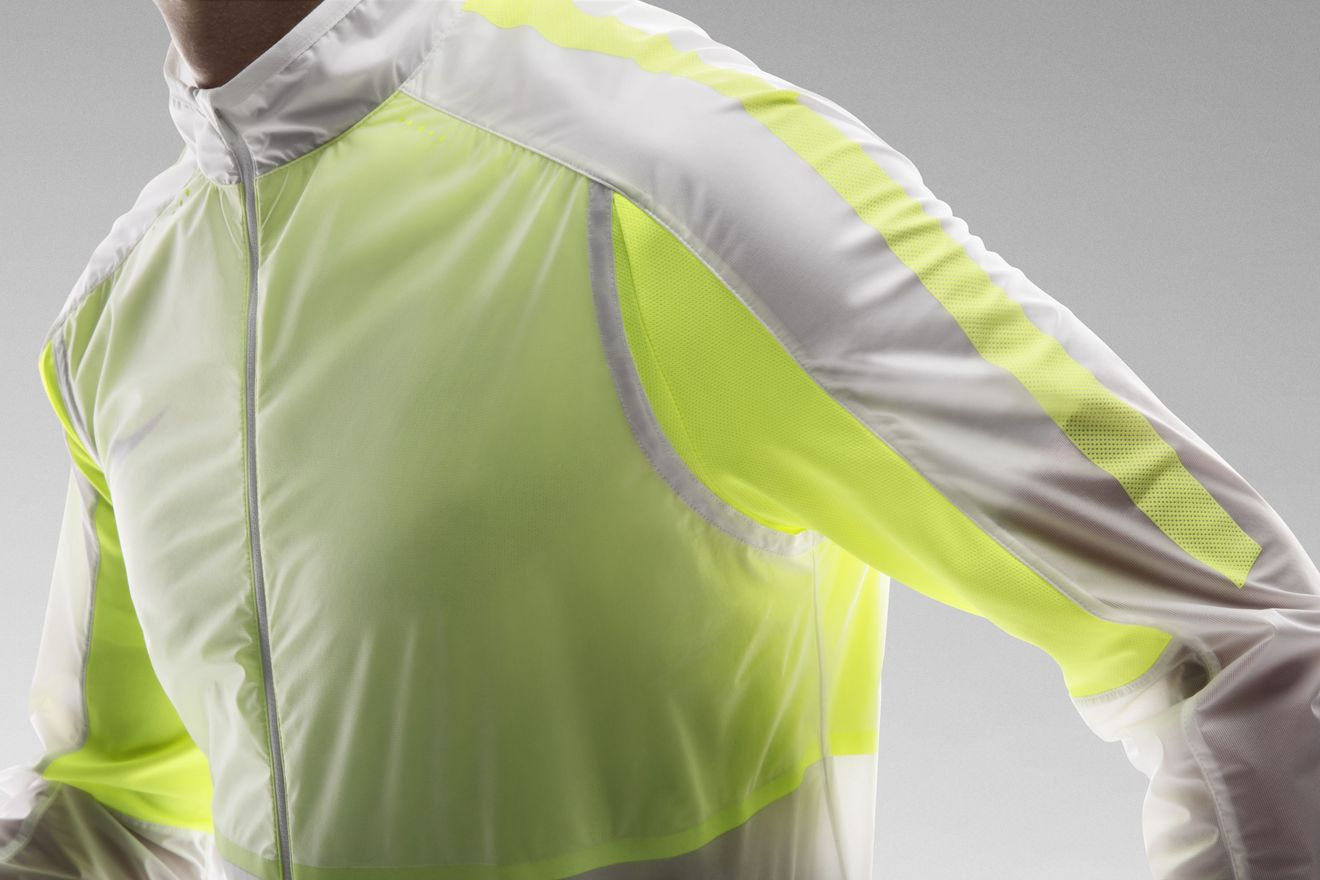 Η ΝΙΚΕ παρουσιάζει το Revolution Training Jacket
