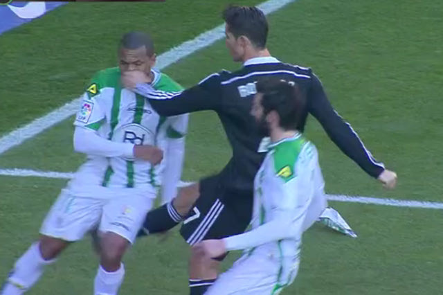 Τιμωρία δύο αγωνιστικών στον Ρονάλντο για την επίθεση σε δύο αντιπάλους