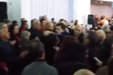 Ένταση σε ομιλία του Τσίπρα με παλαίμαχο της ΑΕΚ (VIDEO)