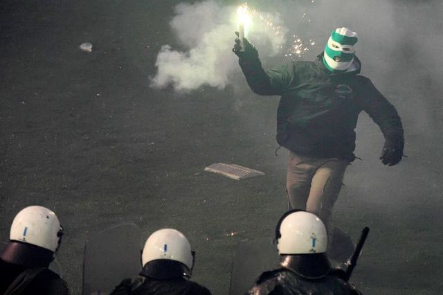 ΝΕΟ VIDEO: Τα επεισόδια στη Λεωφόρο