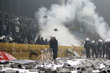 Επεισόδια και προσωρινή διακοπή στο ΑΕΛ – Ολυμπιακός Βόλου