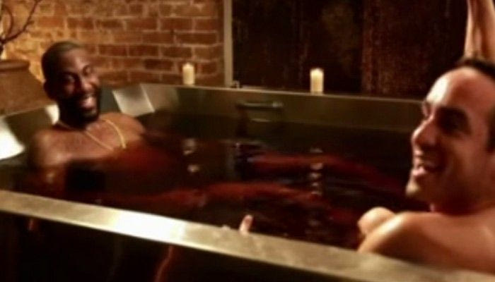 Συνέντευξη σε μπανιέρα γεμάτη κρασί ο Στουντεμάιρ (VIDEO)