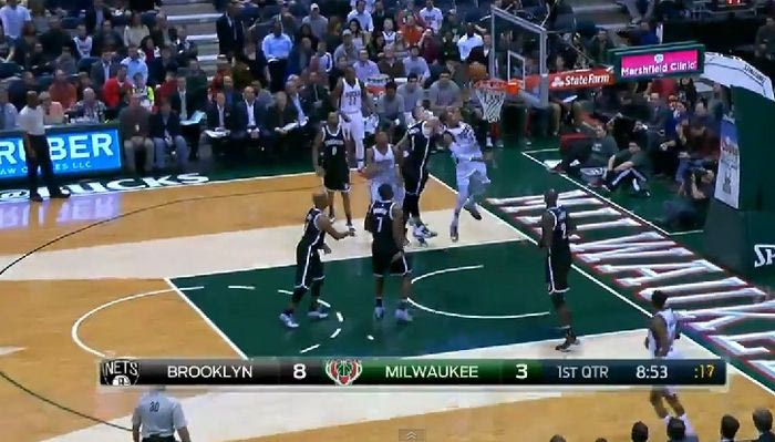 Τους πήρε παραμάζωμα ο Αντετοκούνμπο (VIDEO)